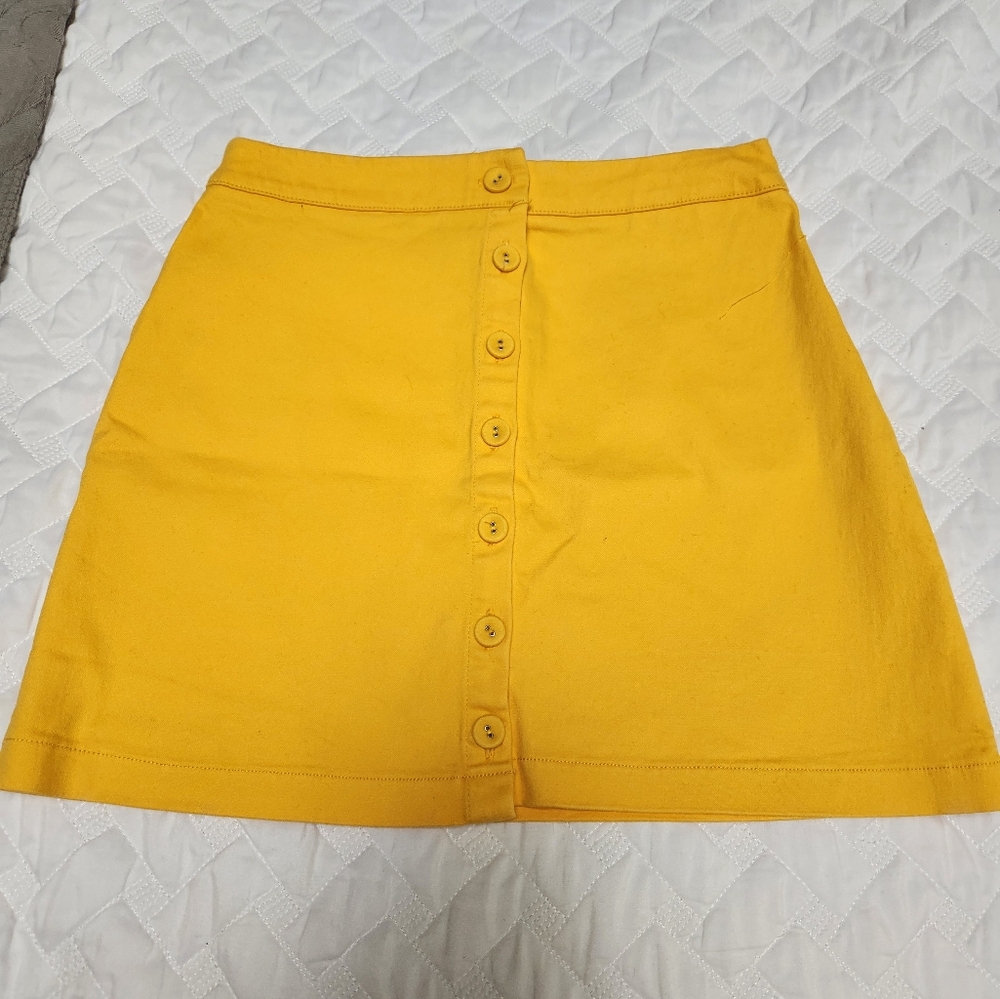 YELLOW  skirt  Size large
